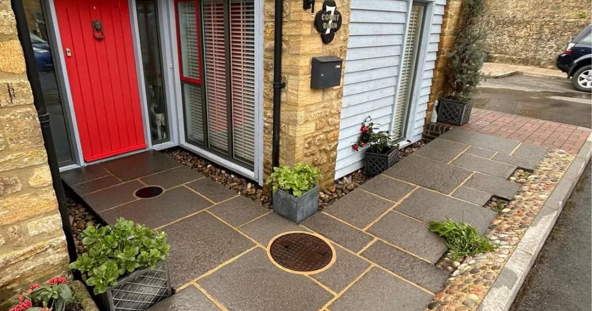 The Complete Guide to Solar Panel Cleaning in Yeovil: Maximizing Efficiency and Protecting Your Investment